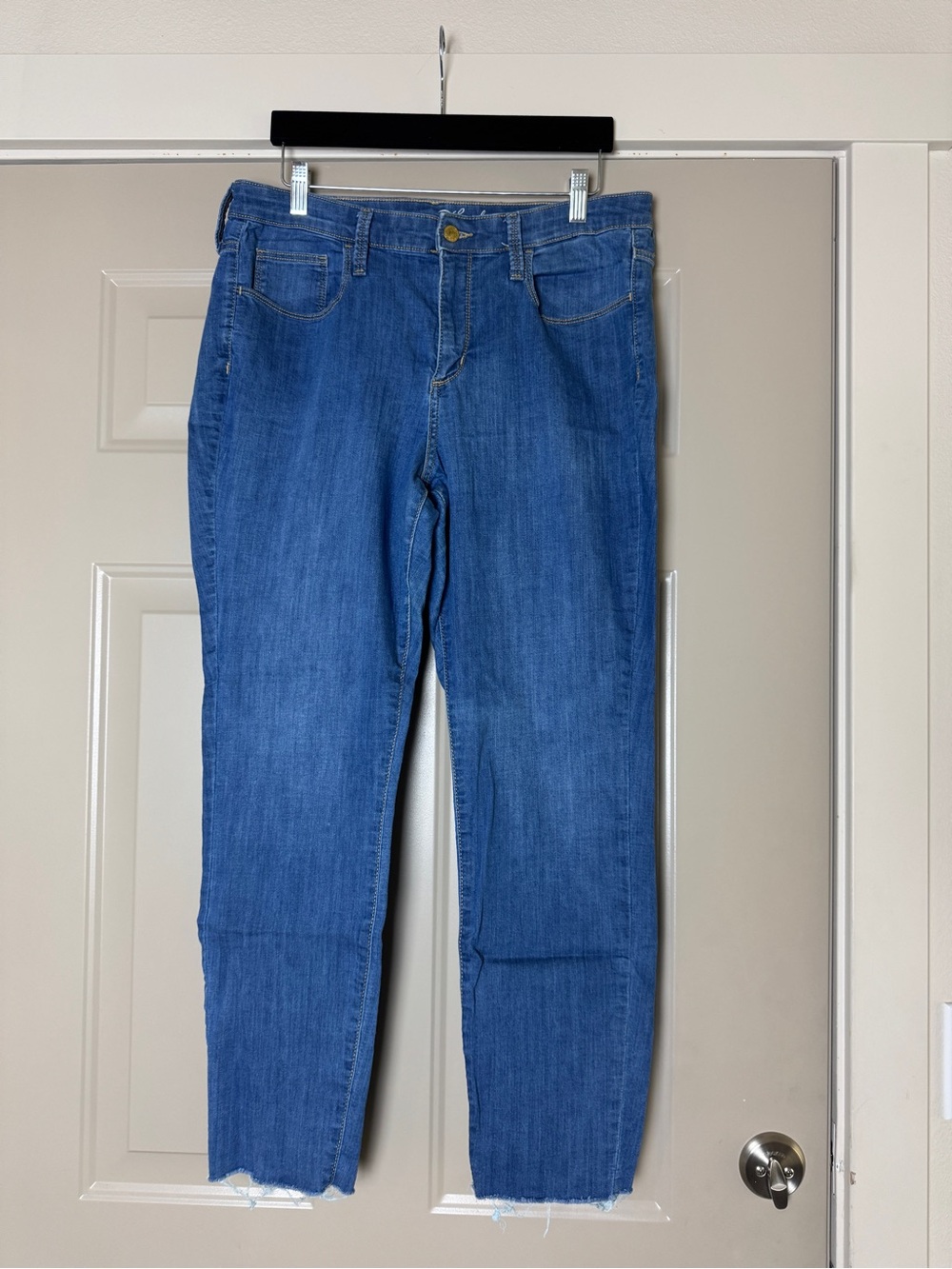 Women’s Universal Thread Jeans High Rise Skinny Stretch Raw Hem